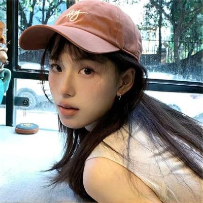 向天真的女生投降